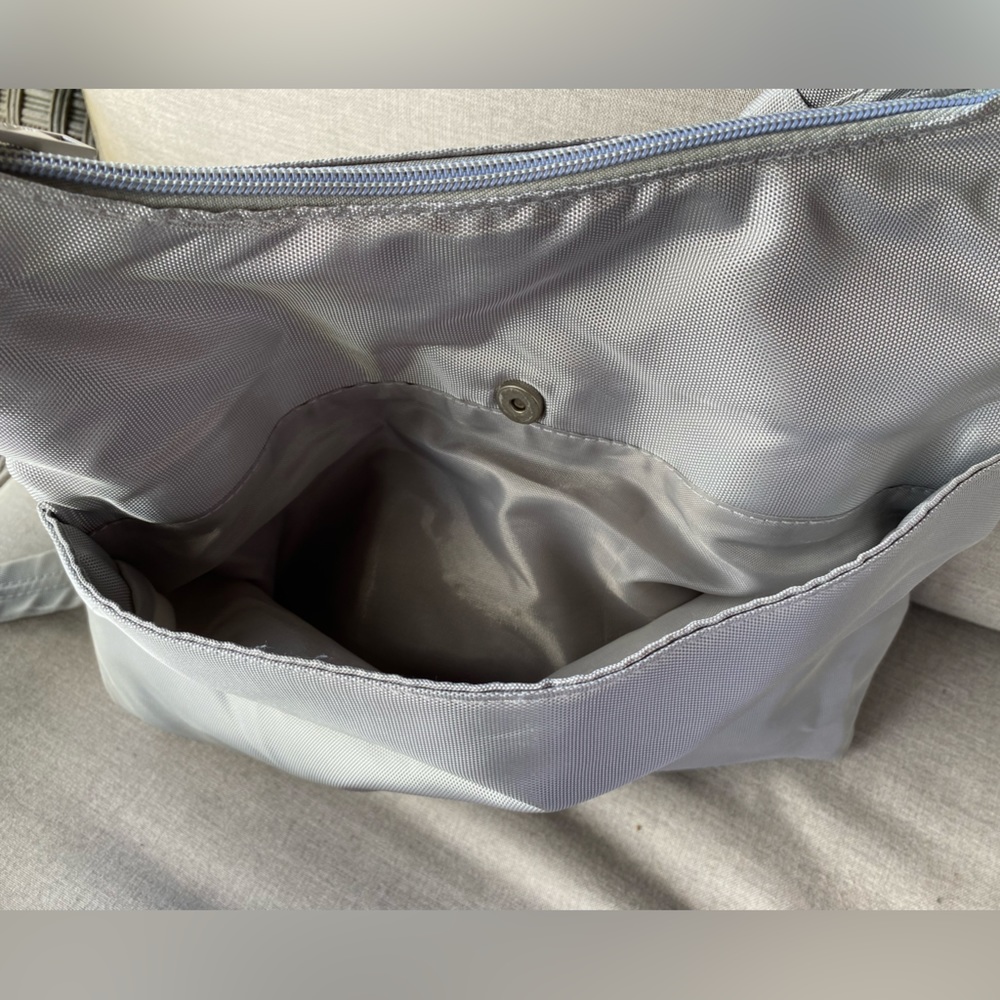 Travelon Anti Theft Crossbody Bag - Silver - Picture 6 of 9